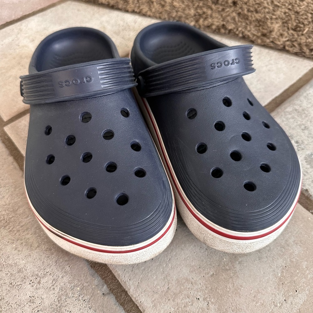 CROCS Kids Water Shoes in Navy and White